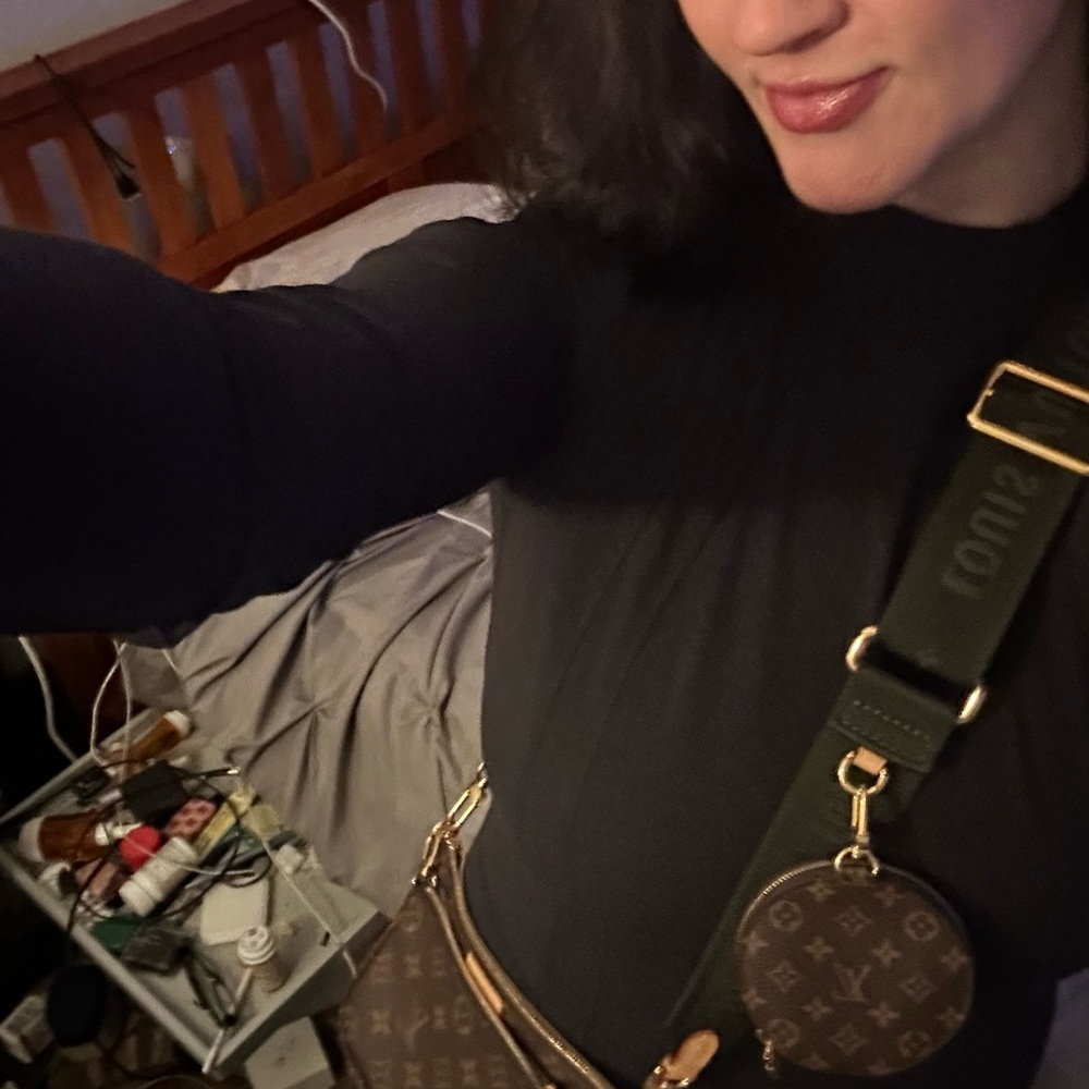 Louis Vuitton Monogram Crossbody with Green Strap - Picture 9 of 10